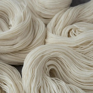 Mini streng fingering garen naturel met merino yak en zijde