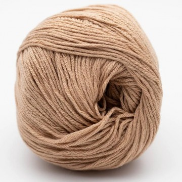 Nougat – zachte bruintint met warme beige nuances en een rustige, natuurlijke uitstraling.