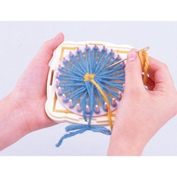 Gehaakte bloem gemaakt met Clover Flower Loom