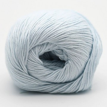Zomerhemelblauw – zachte lichtblauwe tint geïnspireerd op een heldere zomerlucht.
