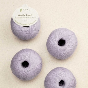 Arctic Pearl Crocus garen detail – vegan Fingering Lyocell Seacell