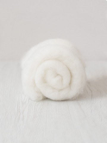 Gekaarde bergschaap in de kleur gebleekt wit