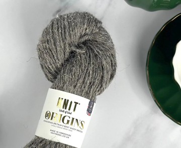 Ongeverfd Brits wolgaren van het Herdwick schaap