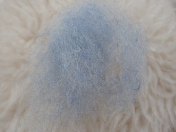 Gekaarde bergschaap in de kleur  Baby Blauw.