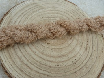 Pinda bruin kleurig  Poppenhaar