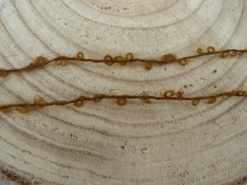 Caramel bruin kleurig  Poppenhaar