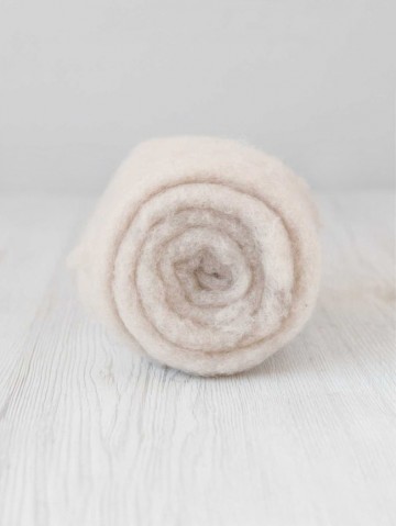 Gekaarde bergschaap in de kleur beige