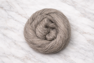grey-shepherds-wool-spinning-blend-grijs-spinwol