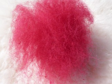 Gekaarde bergschaap in de kleur Donker Fuchsia