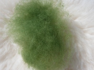 Gekaarde bergschaap in de kleur mosgroen