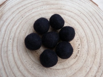 Handgemaakt viltballetje zwart
