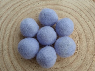 Handgemaakt viltballetje licht blauw