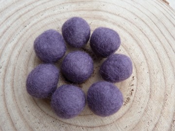 Handgemaakt viltballetje grijs