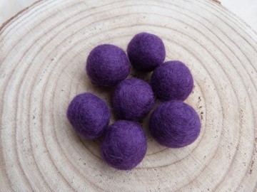 Handgemaakt viltballetje paars