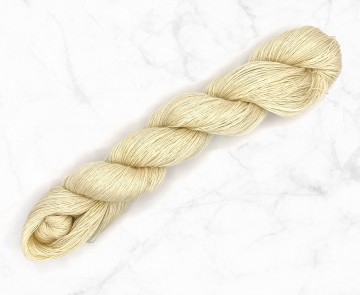 Merino lace garen ongeverfd 100% merinowol streng 100 gram